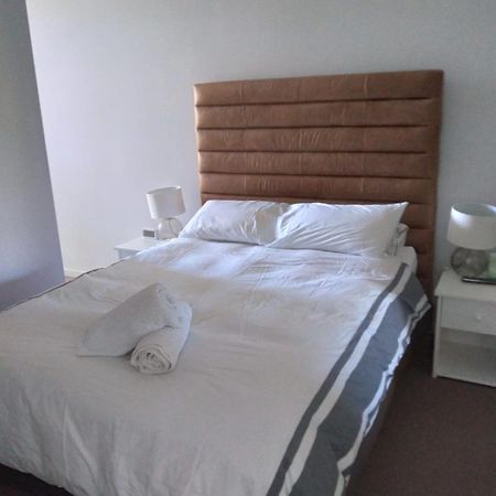 Marina View Apartment On The Maribyrnong River, Melbourne ภายนอก รูปภาพ