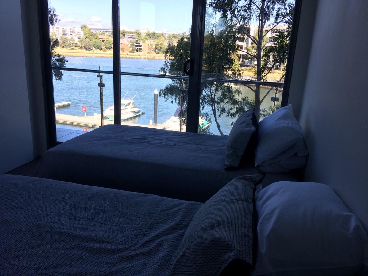 Marina View Apartment On The Maribyrnong River, Melbourne ภายนอก รูปภาพ