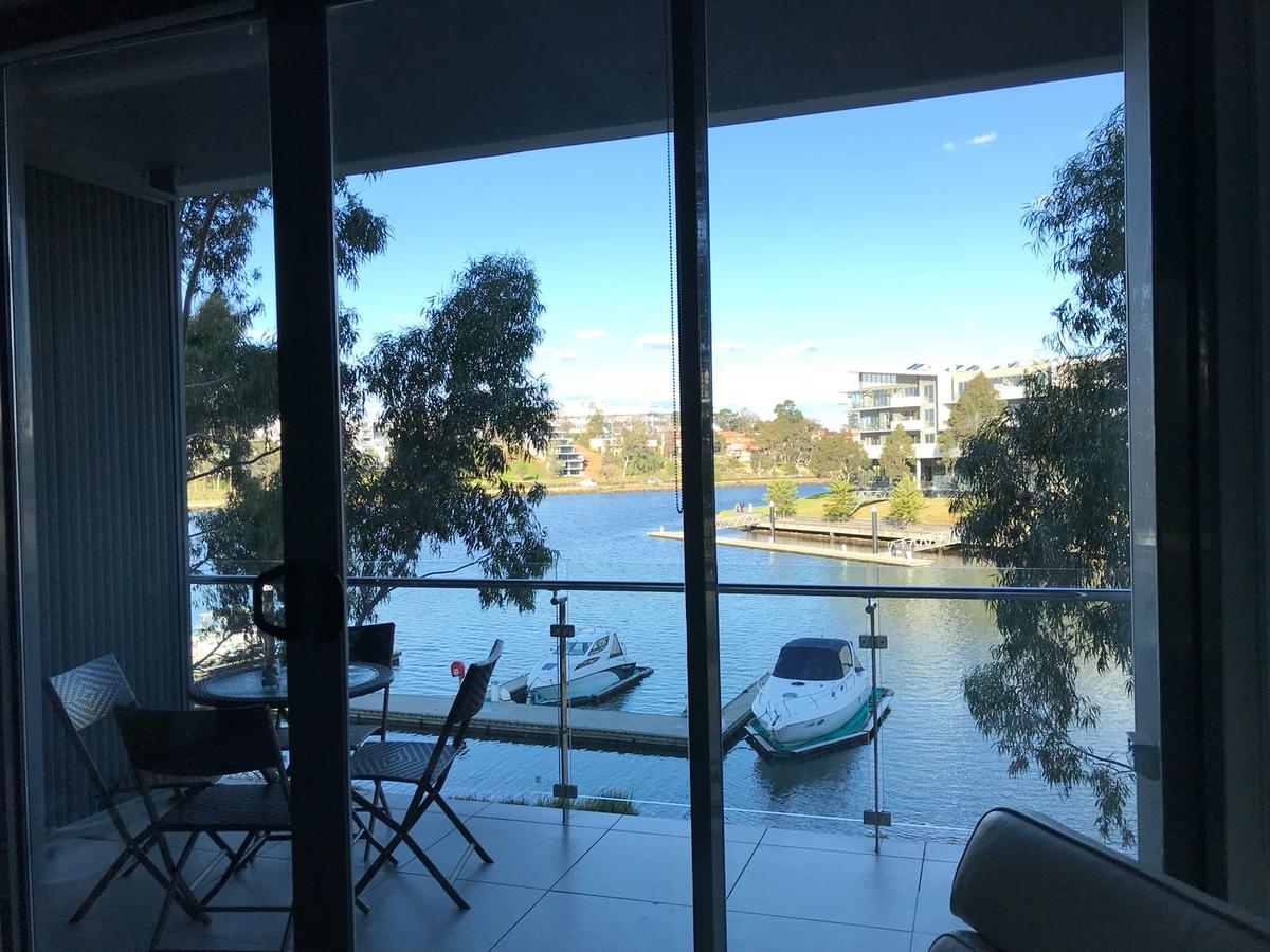 Marina View Apartment On The Maribyrnong River, Melbourne ภายนอก รูปภาพ