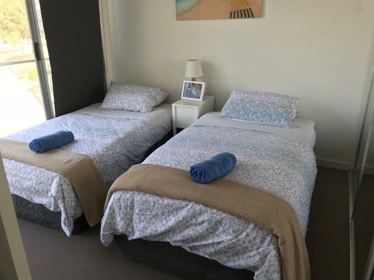 Marina View Apartment On The Maribyrnong River, Melbourne ภายนอก รูปภาพ