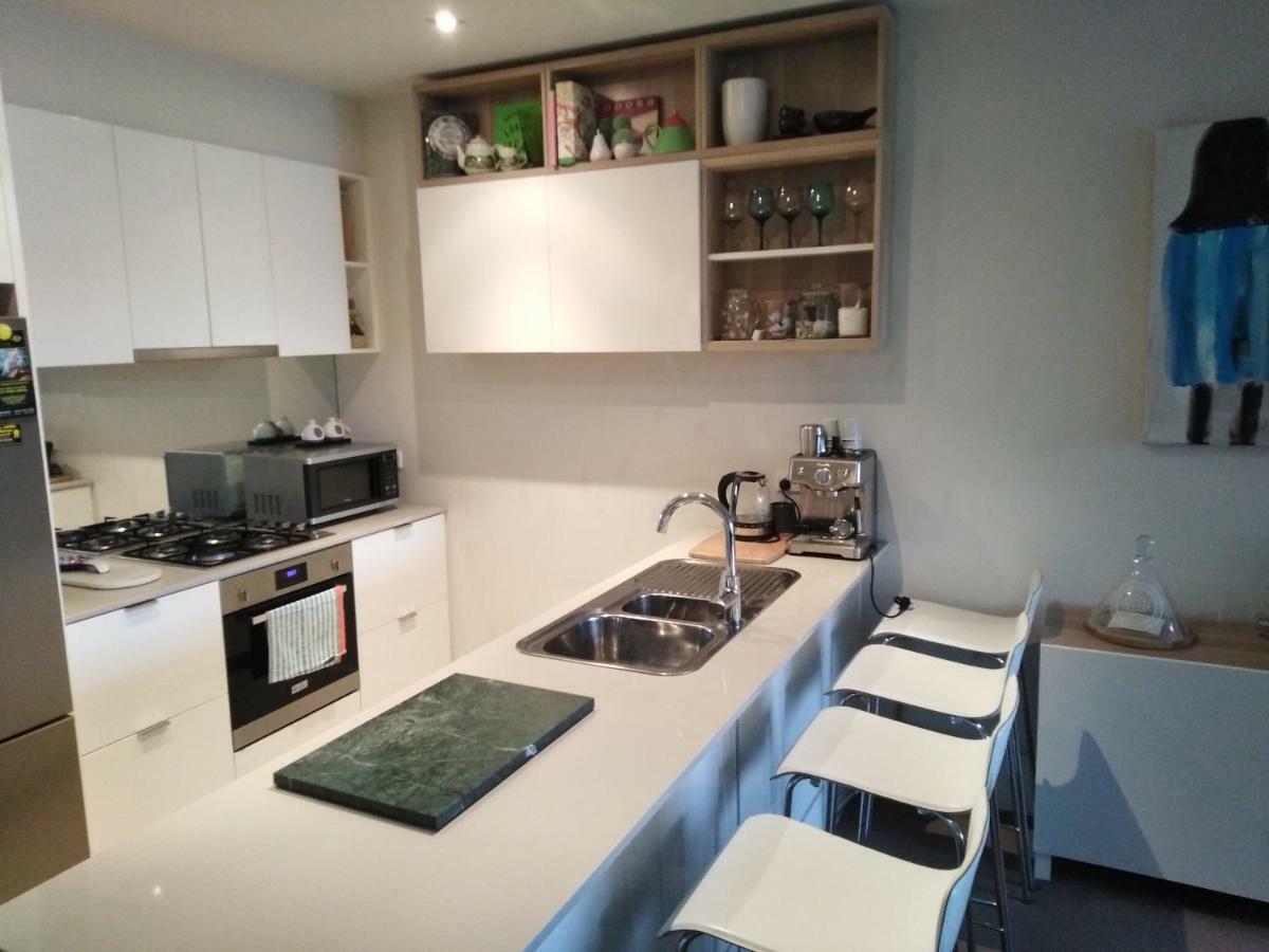 Marina View Apartment On The Maribyrnong River, Melbourne ภายนอก รูปภาพ